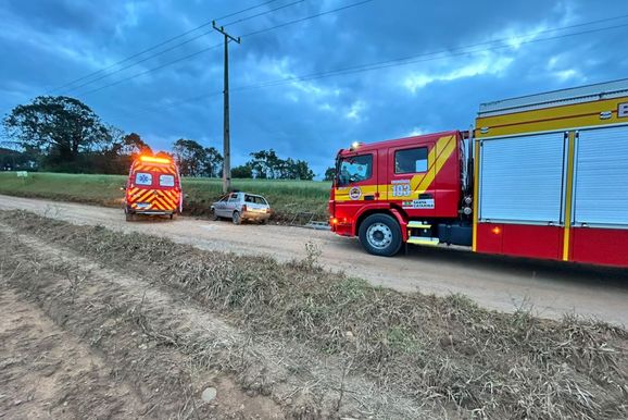 Capotamento deixa homem ferido no interior de Irine&oacute;polis