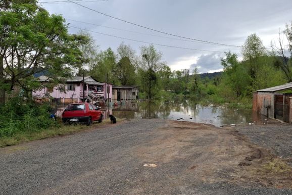 Cheia do Igua&ccedil;u leva 314 pessoas a abrigos e outras 1,8 mil a casas de parentes e amigos