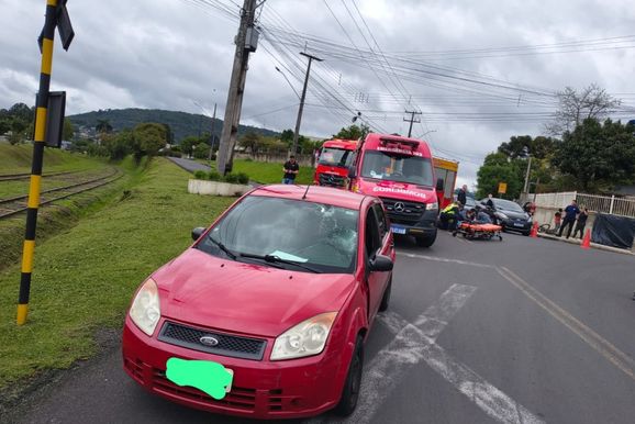 Ciclista menor de idade fica ferido ap&oacute;s colis&atilde;o com carro em Porto Uni&atilde;o