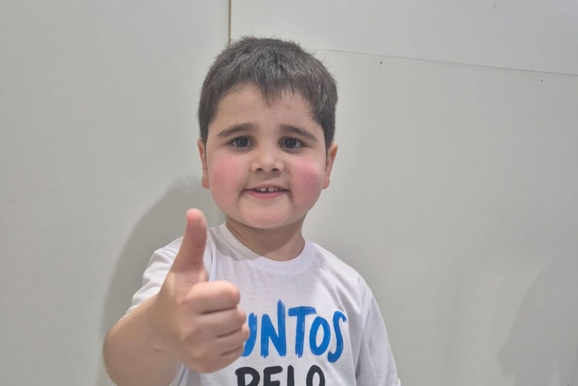Crys precisa de ajuda: campanha sorteia camisas autografadas por grandes nomes do futebol