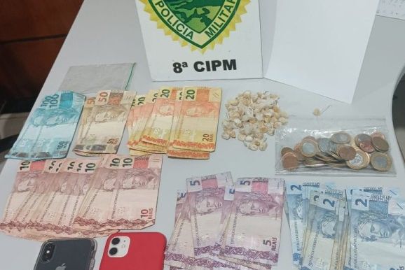 Den&uacute;ncia de tr&aacute;fico termina com adolescente apreendido e homem preso em Rebou&ccedil;as