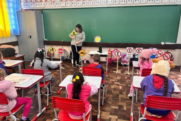 Dia D da Alfabetiza&ccedil;&atilde;o mobiliza alunos e professores da rede municipal de Uni&atilde;o da Vit&oacute;ria