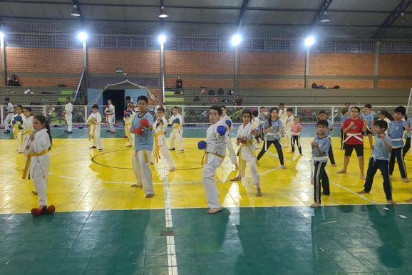 Mais de 100 alunos participam gratuitamente de projeto de karat&ecirc;