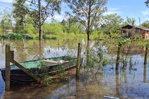 Mais de 500 resid&ecirc;ncias j&aacute; foram atingidas pela cheia do Rio Igua&ccedil;u em Uni&atilde;o da Vit&oacute;ria