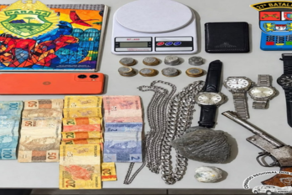 Mulher &eacute; presa por tr&aacute;fico de drogas durante abordagem da PM em Bituruna