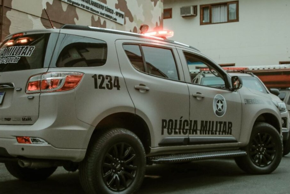 PM apreende crack, coca&iacute;na e dinheiro durante ocorr&ecirc;ncia no bairro Santa Rosa