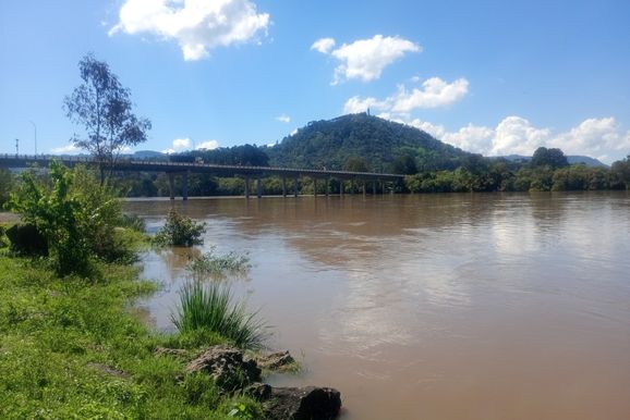 Rio Igua&ccedil;u segue em 6,19 metros e 423 pessoas est&atilde;o em abrigos em Uni&atilde;o da Vit&oacute;ria 