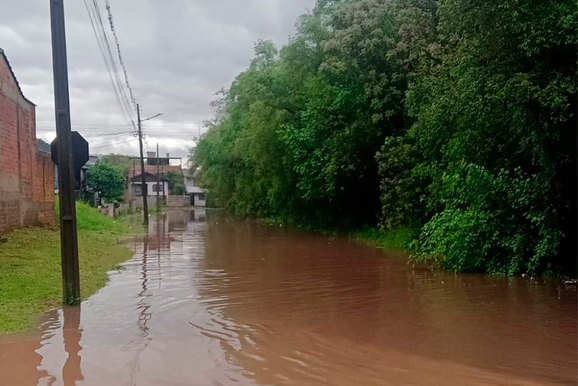 Rio Igua&ccedil;u ultrapassa 6,04 metros em Uni&atilde;o da Vit&oacute;ria e n&iacute;vel segue subindo