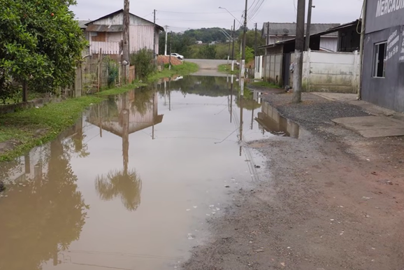 Rios sobem no Planalto Norte e nova rodada de temporais preocupa Defesa Civil