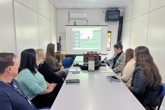 Secretaria de Sa&uacute;de de Porto Uni&atilde;o recebe equipe regional para fortalecer a Aten&ccedil;&atilde;o B&aacute;sica