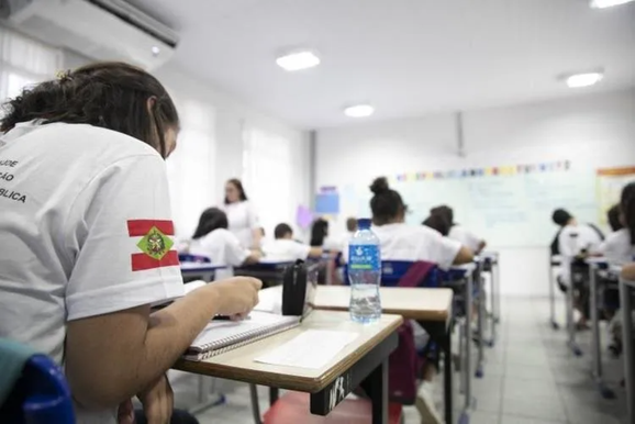 Estudantes t&ecirc;m at&eacute; quinta-feira para pedir transfer&ecirc;ncia na rede estadual de SC
