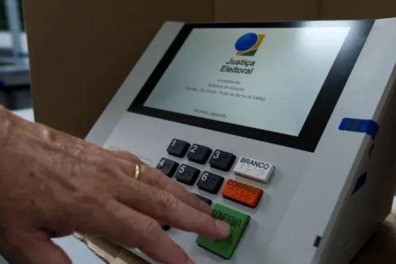 Ju&iacute;zes explicam encerramento da vota&ccedil;&atilde;o &agrave;s 17h em Porto Uni&atilde;o e Uni&atilde;o da Vit&oacute;ria