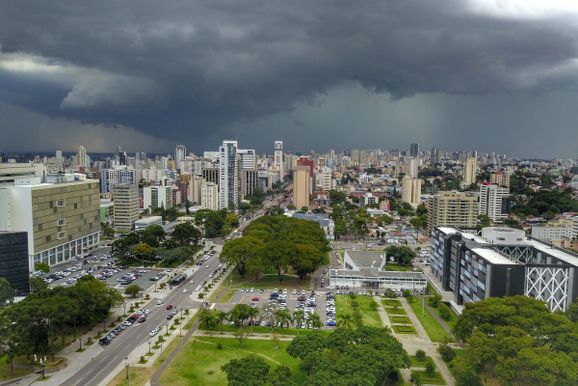 Outubro ter&aacute; chuva acima da m&eacute;dia e oscila&ccedil;&otilde;es de temperatura no Paran&aacute;, prev&ecirc; o Simepar