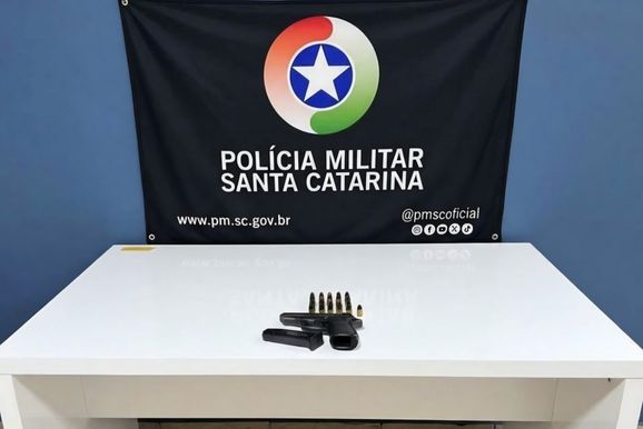 Pol&iacute;cia apreende arma em Porto Uni&atilde;o e ocorr&ecirc;ncia de amea&ccedil;a com machado em Irine&oacute;polis 
