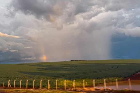 Semana chuvosa ter&aacute; gangorra nas temperaturas no Paran&aacute;