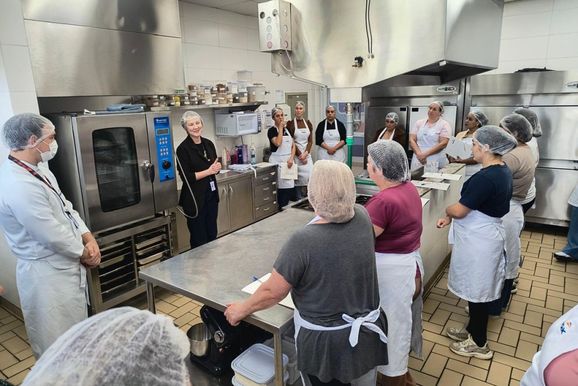 Uni&atilde;o da Vit&oacute;ria promove curso de aperfei&ccedil;oamento para merendeiras em parceria com o Senac