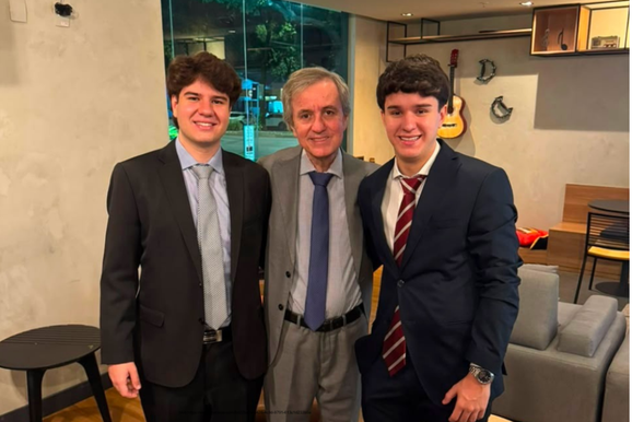 De Vargem a Madrid, Matheus Cossi se especializa em advocacia empresarial