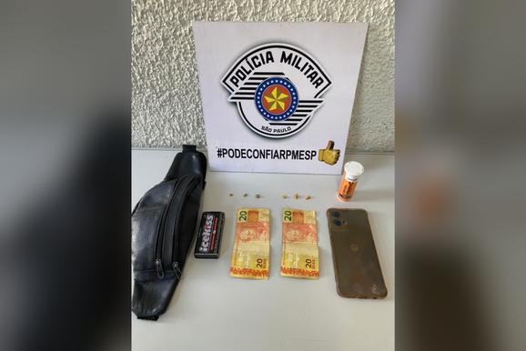 Drogas e dinheiro s&atilde;o apreendidos durante atendimento de viol&ecirc;ncia dom&eacute;stica