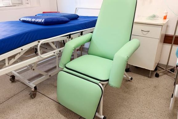 Hospital de Caridade ganha 44 poltronas novas para acompanhantes