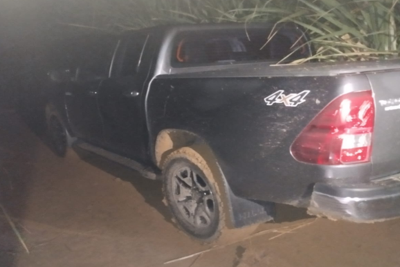Caminhonete furtada &eacute; localizada em Tamb&aacute;u