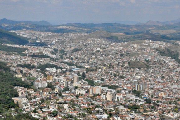 Po&ccedil;os de Caldas cria pol&iacute;tica para identificar e enfrentar abandono de im&oacute;veis