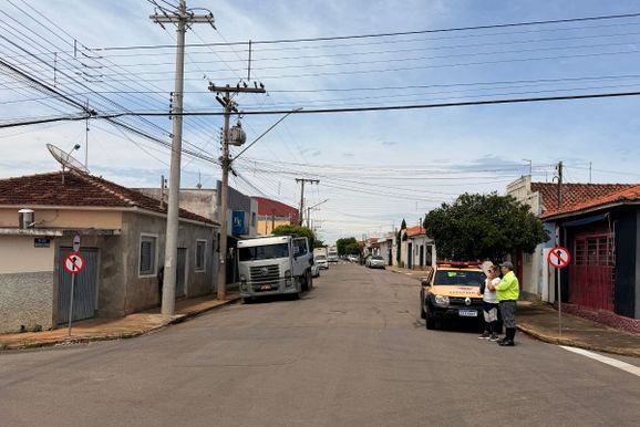 Trecho da rua Hermenegildo Cossi passa a operar em sentido &uacute;nico