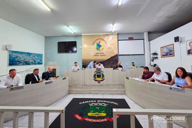 Câmara derruba veto e garante recurso para transporte escolar gratuito
