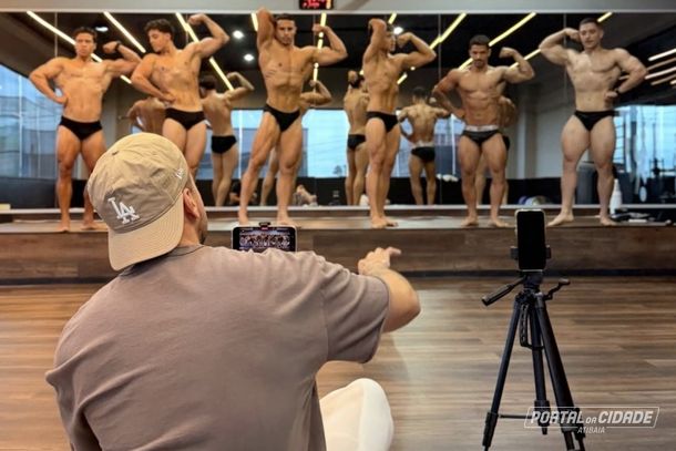 Nutricionista avaliando evolu&ccedil;&atilde;o dos atletas naturais de fisiculturismo de Atibaia