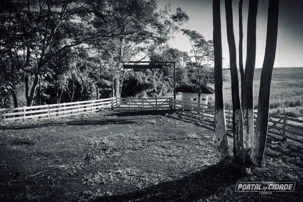 A fazenda Mat&atilde;o fica &agrave;s margens da BR-376.