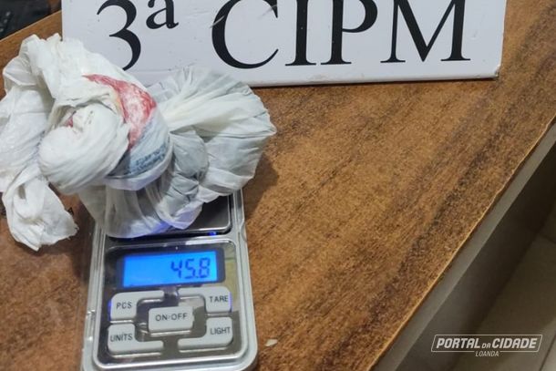 Com um dos adolescentes foi aprendida quase 50g de maconha.