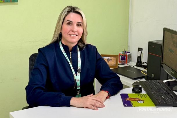 Dra. Kelly Rega&ccedil;oni &eacute; propriet&aacute;ria da cl&iacute;nica Pelos Animais.