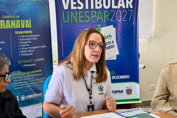 A diretora do campus da Unespar em Paranava&iacute; em coletiva de imprensa nesta segunda-feira (24).
