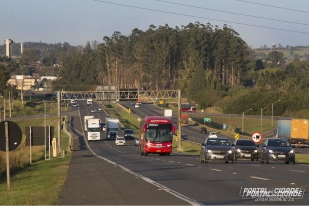 Feriado ser&aacute; de bastante movimento de ve&iacute;culos nas estradas