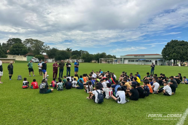 Peneira do Fluminense em Vargem Grande do Sul atrai mais de 100 jovens atletas