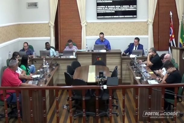 Vereadores em sess&atilde;o na C&acirc;mara de Vargem Grande do Sul