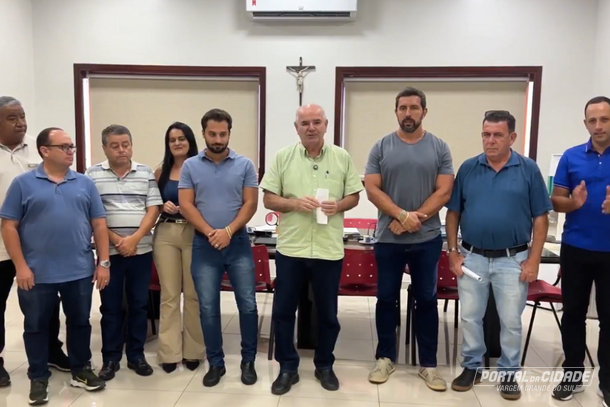 Prefeito Celso Ribeiro anuncia uniformes para 3.500 crian&ccedil;as