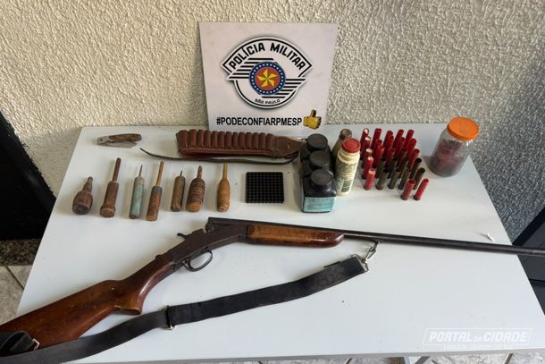 Homem &eacute; detido ap&oacute;s PM encontrar espingarda em s&iacute;tio