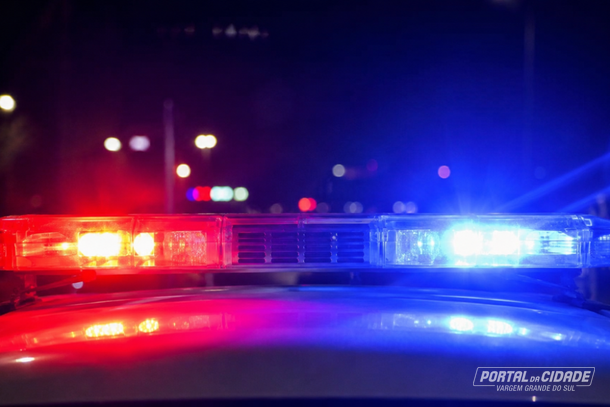 Homem &eacute; preso ap&oacute;s agredir companheira com panela quente em Vargem Grande do Sul