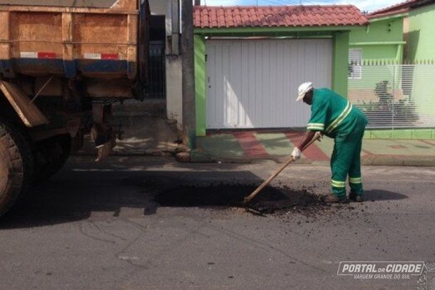 Tapa-buracos: licita&ccedil;&atilde;o visa adquirir material betuminoso para a manuten&ccedil;&atilde;o das vias p&uacute;blicas