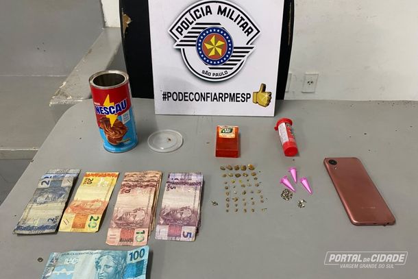 Passageiro &eacute; preso por tr&aacute;fico ap&oacute;s den&uacute;ncia de motorista