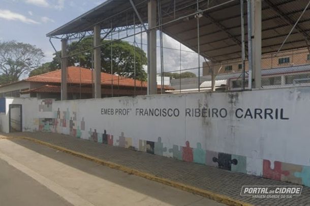 Em obras: prefeitura n&atilde;o informou prazo para conclus&atilde;o das melhorias na Emeb &ldquo;Prof. Francisco Ribeiro Carril&rdquo; 