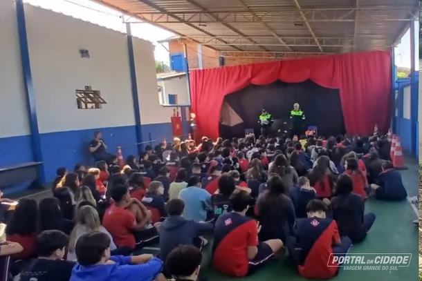  A&ccedil;&atilde;o de seguran&ccedil;a no tr&acirc;nsito re&uacute;ne 156 estudantes em Mococa