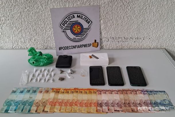 Apreens&atilde;o: dinheiro, crack, pinos de coca&iacute;na e po&ccedil;&otilde;es de maconha foram apreendidos durante as buscas