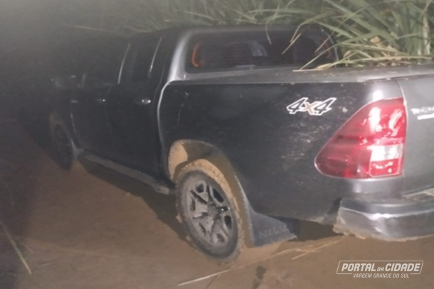 Caminhonete furtada &eacute; localizada em Tamb&aacute;u