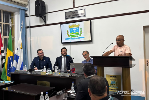 Sess&atilde;o solene de &Aacute;guas da Prata homenageia profissionais de destaque