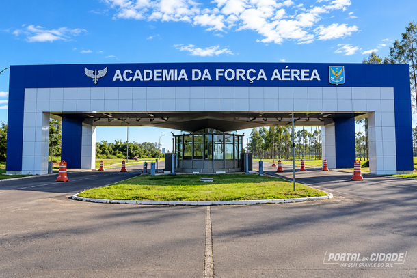 Domingo A&eacute;reo em Pirassununga ter&aacute; Esquadrilha da Fuma&ccedil;a e sobrevoos do Gripen