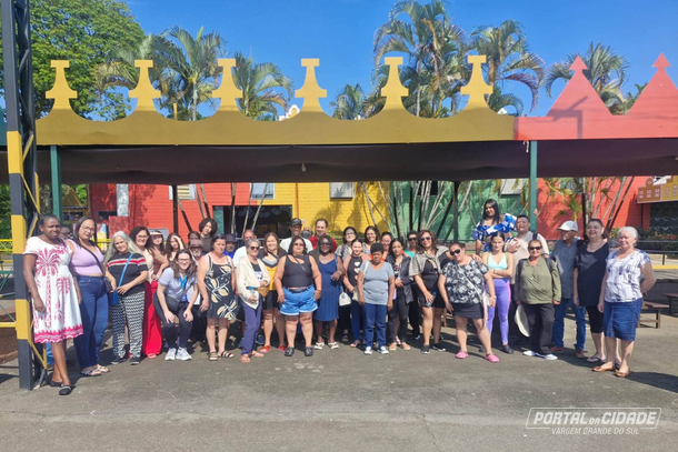 Integrantes de projetos sociais de Vargem Grande do Sul visitam a Expoflora