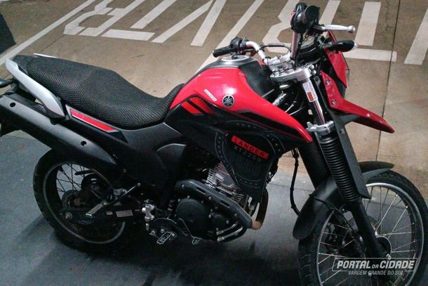 Motocicleta furtada &eacute; recuperada em Vargem Grande do Sul