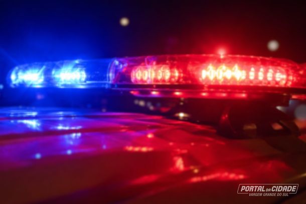 Mulher &eacute; presa por tr&aacute;fico de drogas no Jardim Dolores em Vargem Grande do Sul