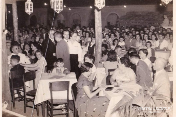 P&uacute;blico na primeira Festa da Jabuticaba de Casa Branca, em 1951